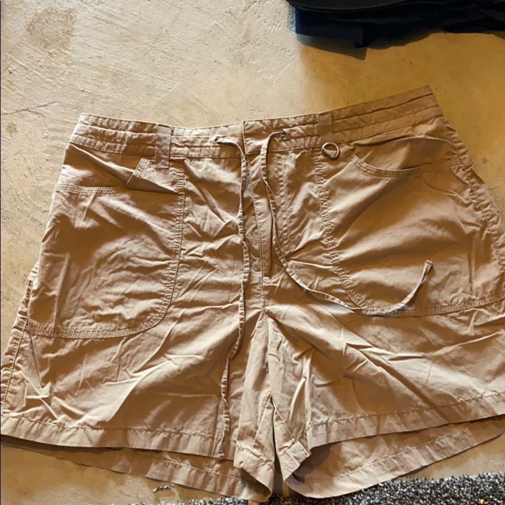 🌸 Gloria Vanderbilt Cargo Shorts